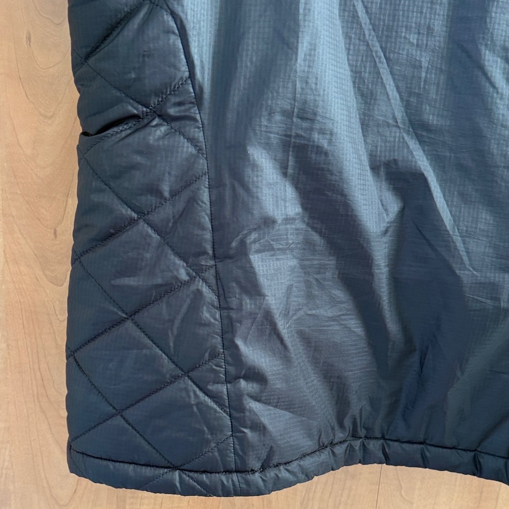 Women’s Patagonia Black Insulated Jacket - Picture 5 of 6